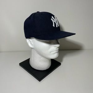 New Era Yankees 5950 in Navy/White Size 7 1/8